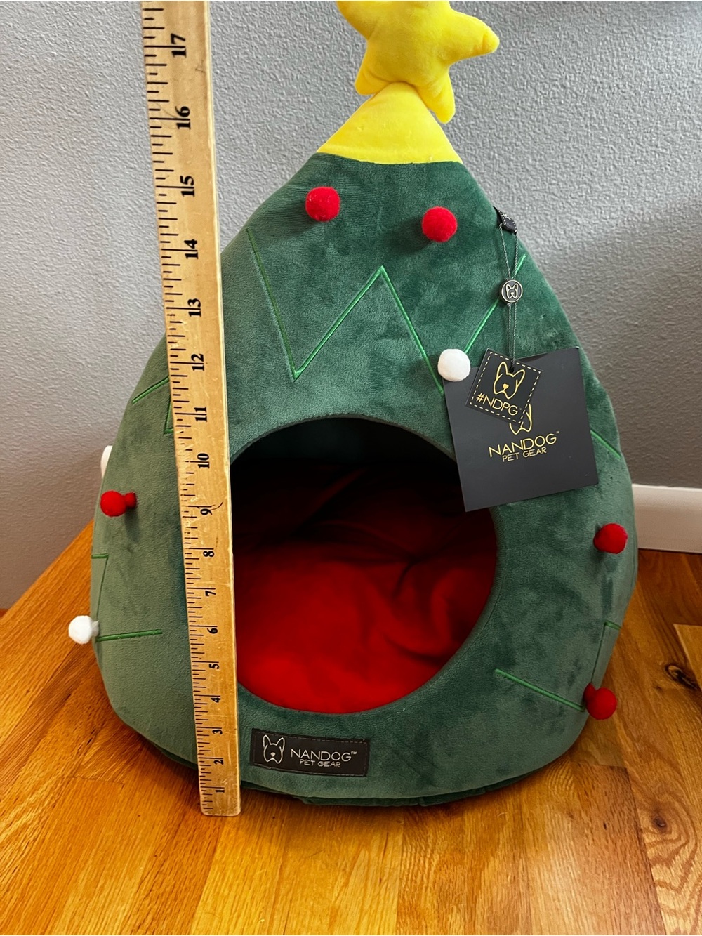 Nandog Holiday Tree Pet Bed